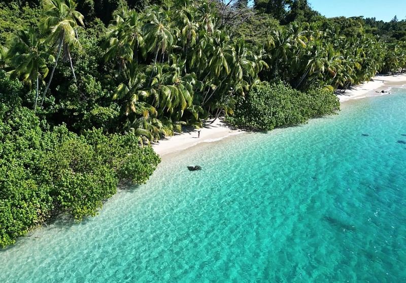 Turquoise water and jungle coast at Santa Catalina, Panama