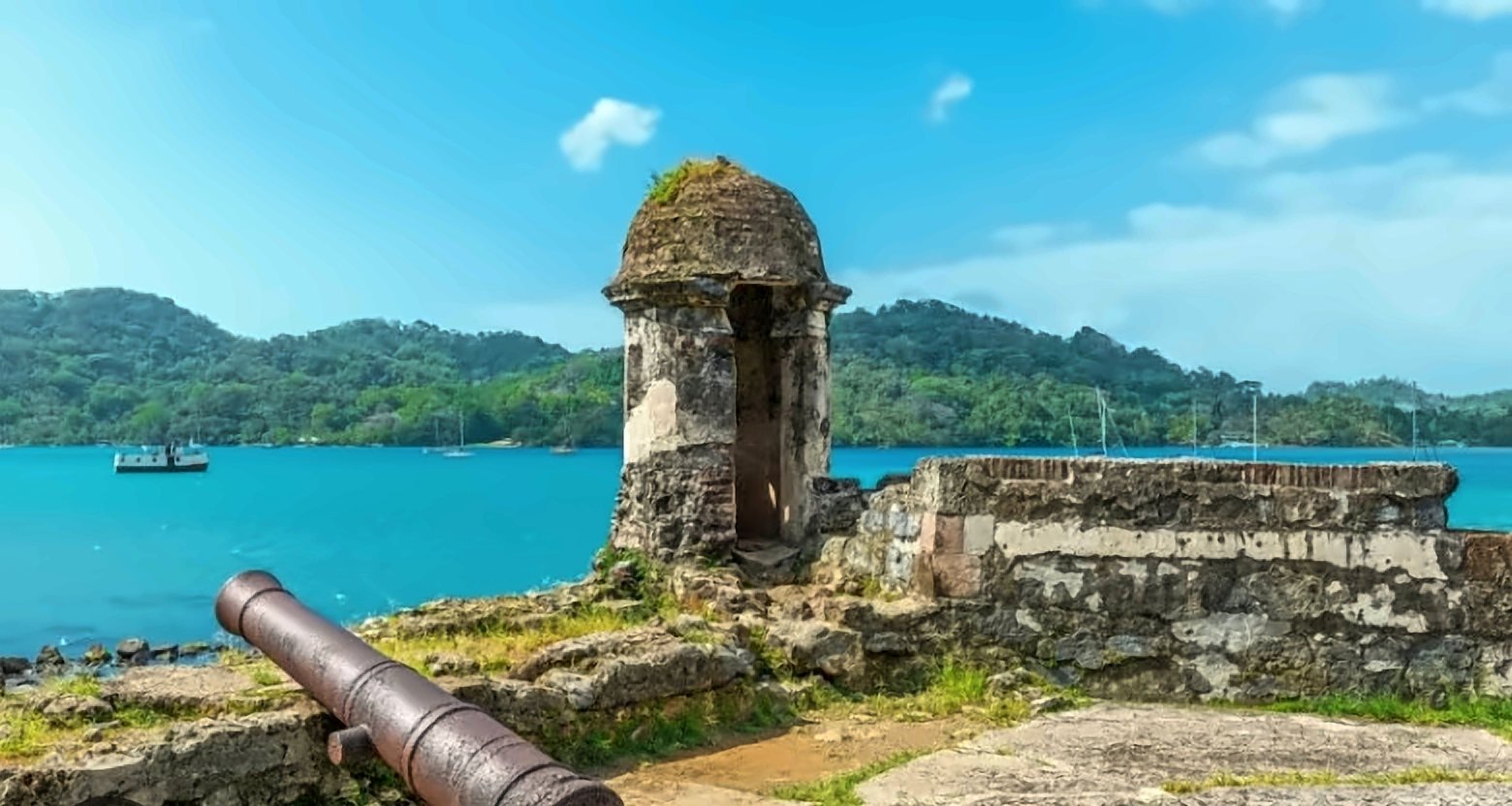 Colonial sentry box and cannon above the turquoise bay of Portobelo, Colon
