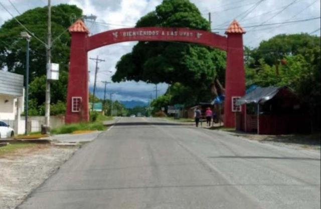 Entrance arch of El Valle de Antón